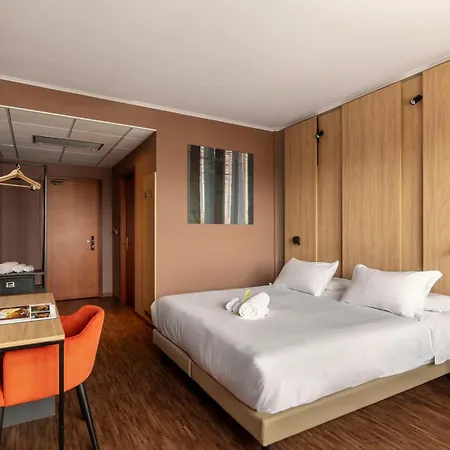 Cristal Hotel Cuneo Esterno foto